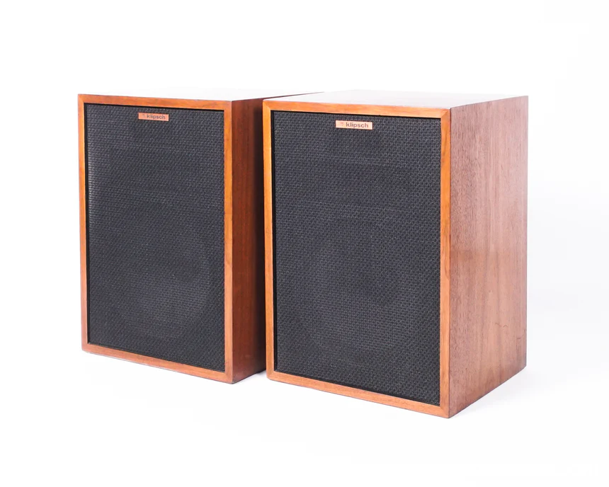 klipsch-heresy-speakers-in-oiled-walnut-hwo-114w042-1_860x.jpg